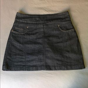 DARK WASH DENIM SKORT